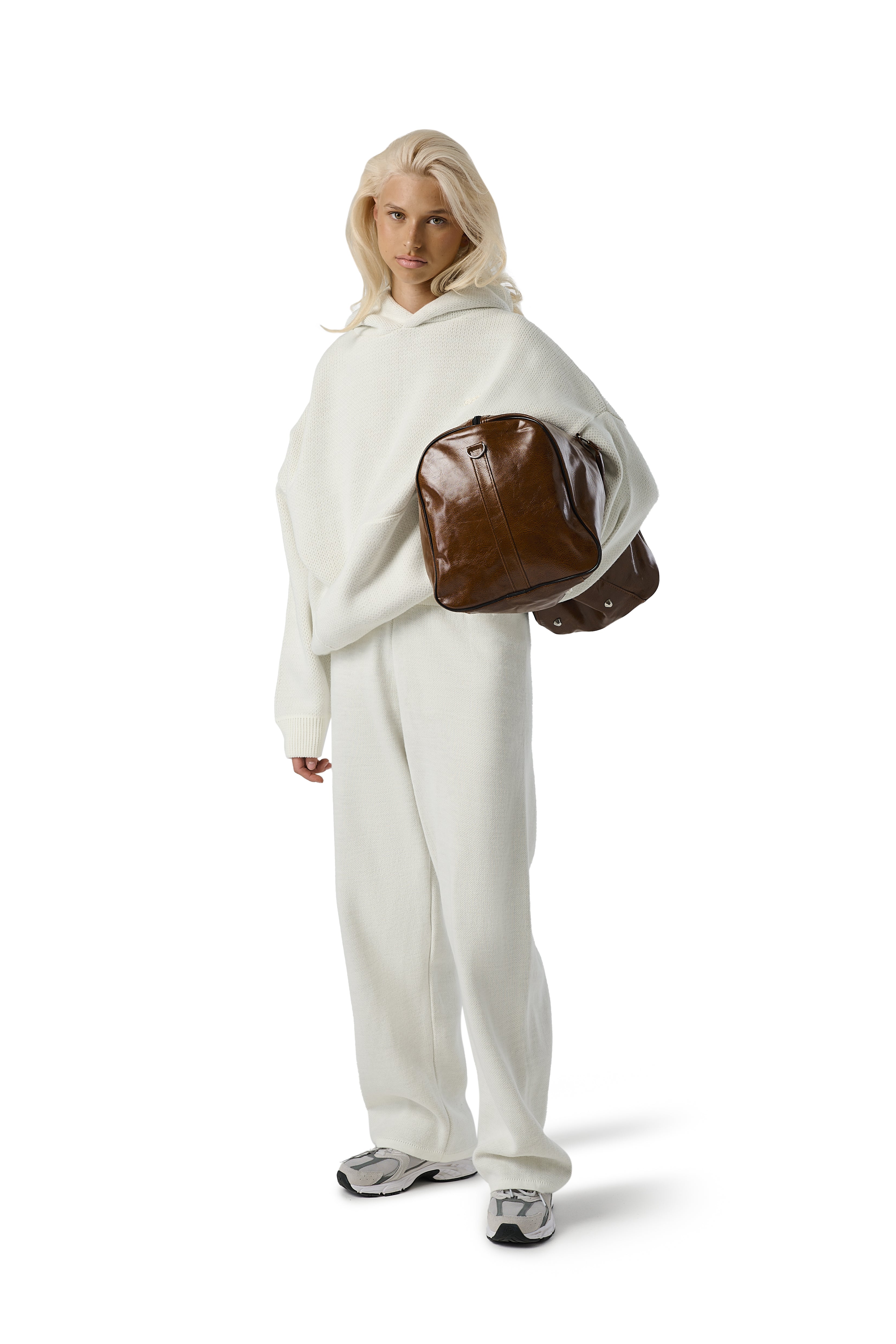 Model Josefine 5'9" and wears size S.